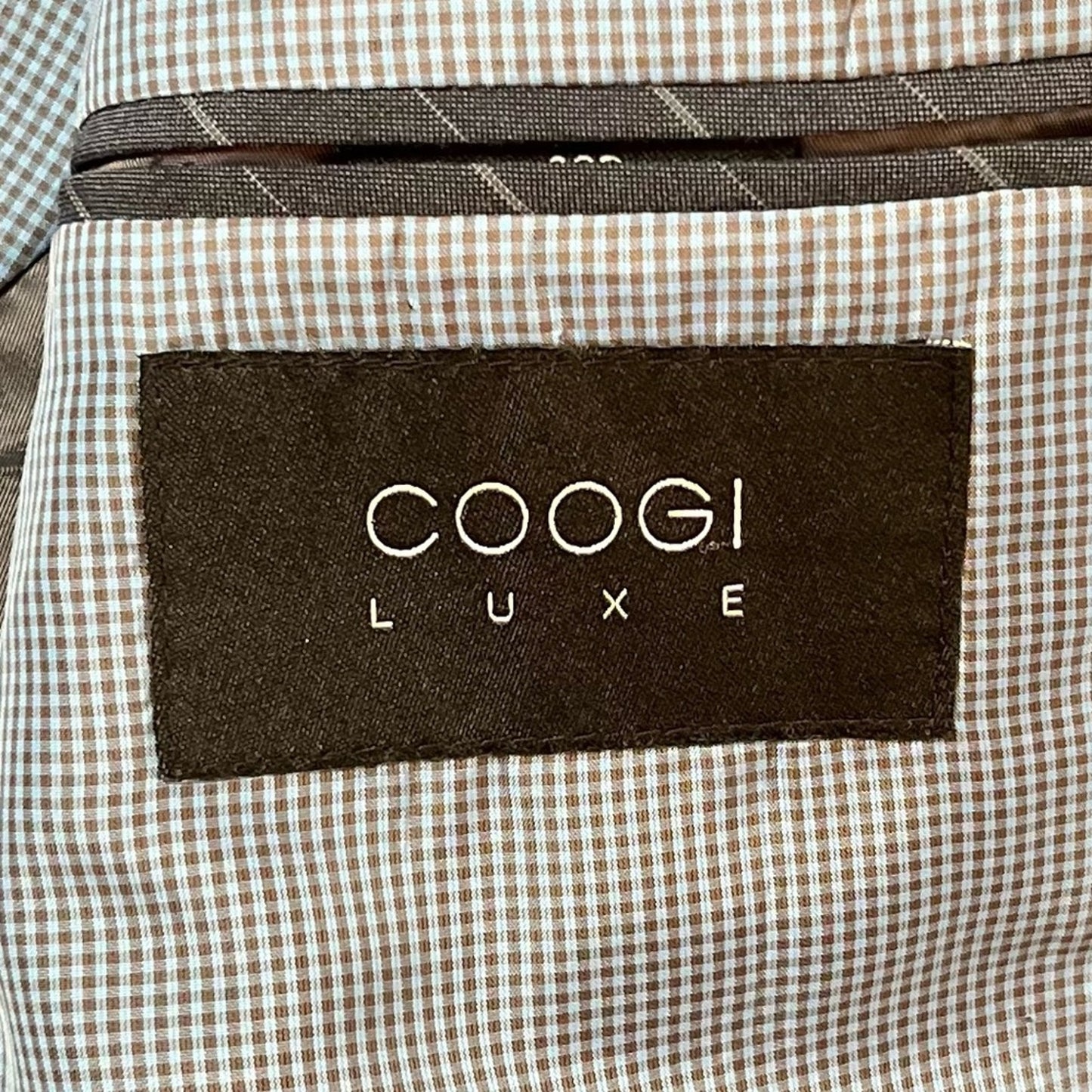 Coogi Luxe Pinstripe Wool Blend Blazer – Navy – Size 46R – Modern Tailored Menswear